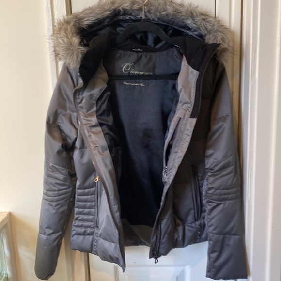 Obermeyer ski jacket with detachable hood. Like new. Size 6 - Picture 5 of 6